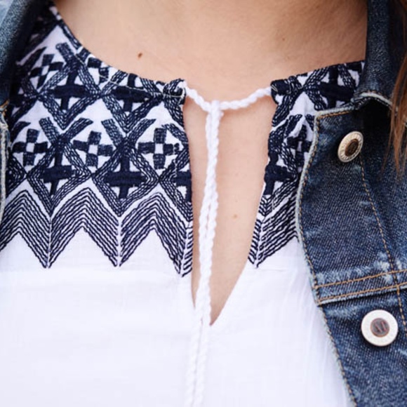 Women's Old Navy white embroidered dress Size XXL - Picture 3 of 6